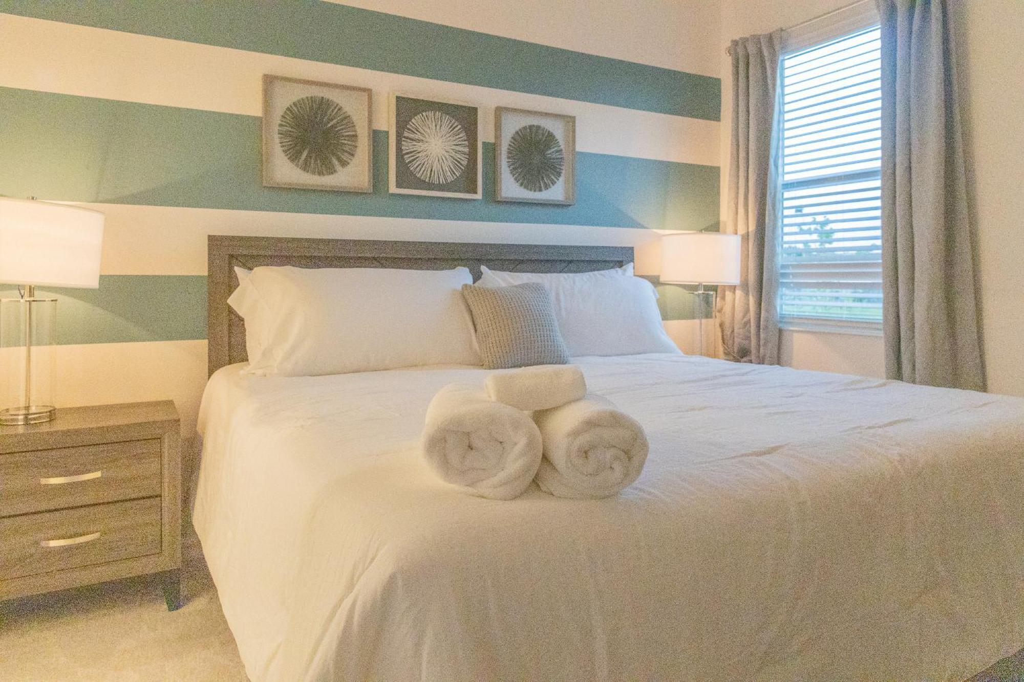 Waterfront Brand New Modern Luxury 8 Bedroom Pool House! Sleeps 16 Kissimmee Dış mekan fotoğraf