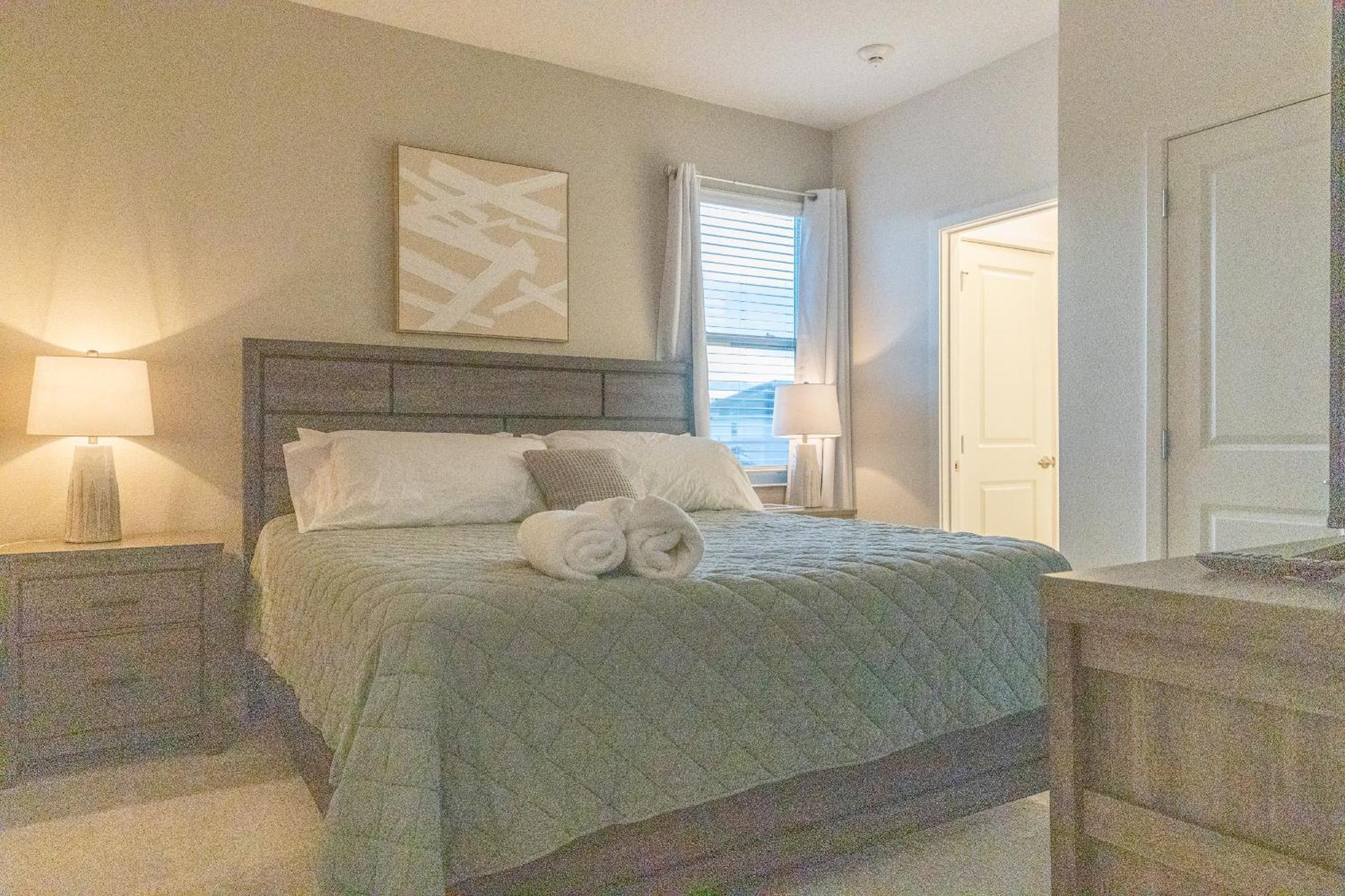 Waterfront Brand New Modern Luxury 8 Bedroom Pool House! Sleeps 16 Kissimmee Dış mekan fotoğraf